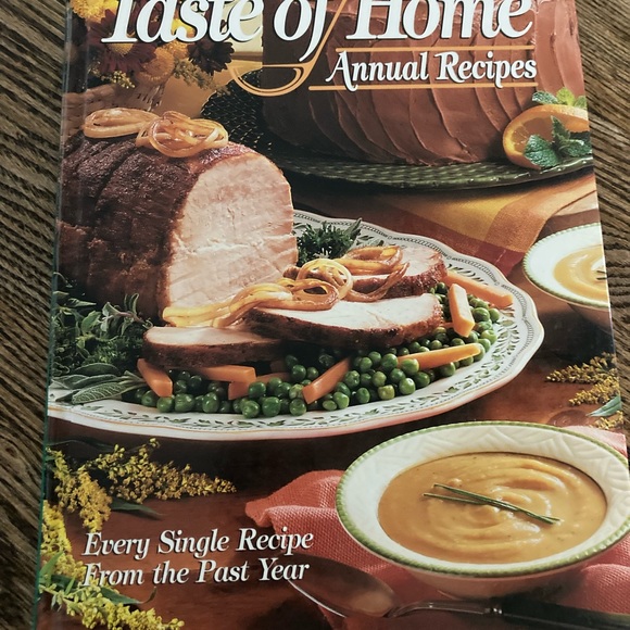 5 Taste of Home Cookbooks - Picture 2 of 5